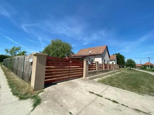 Magic Vendeghaz דירה